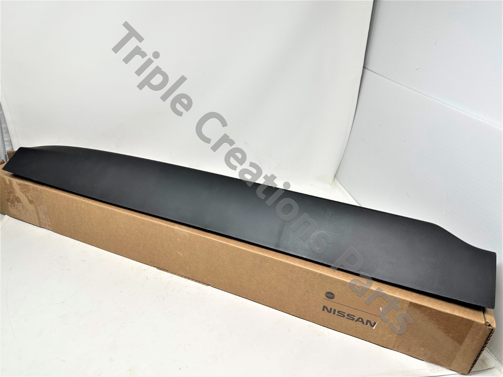 82876-3JA0B Genuine Nissan Infiniti MOULDING-REAR DOOR, RH 82876-3JA0B Genuine Nissan Infiniti MOULDING-REAR DOOR, RH