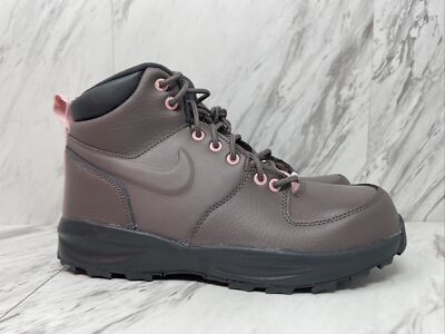 Nike Manoa Leather GS Boot Violet Ore Brown Pink BQ5372 200 Size 7Y = Womens 8.5