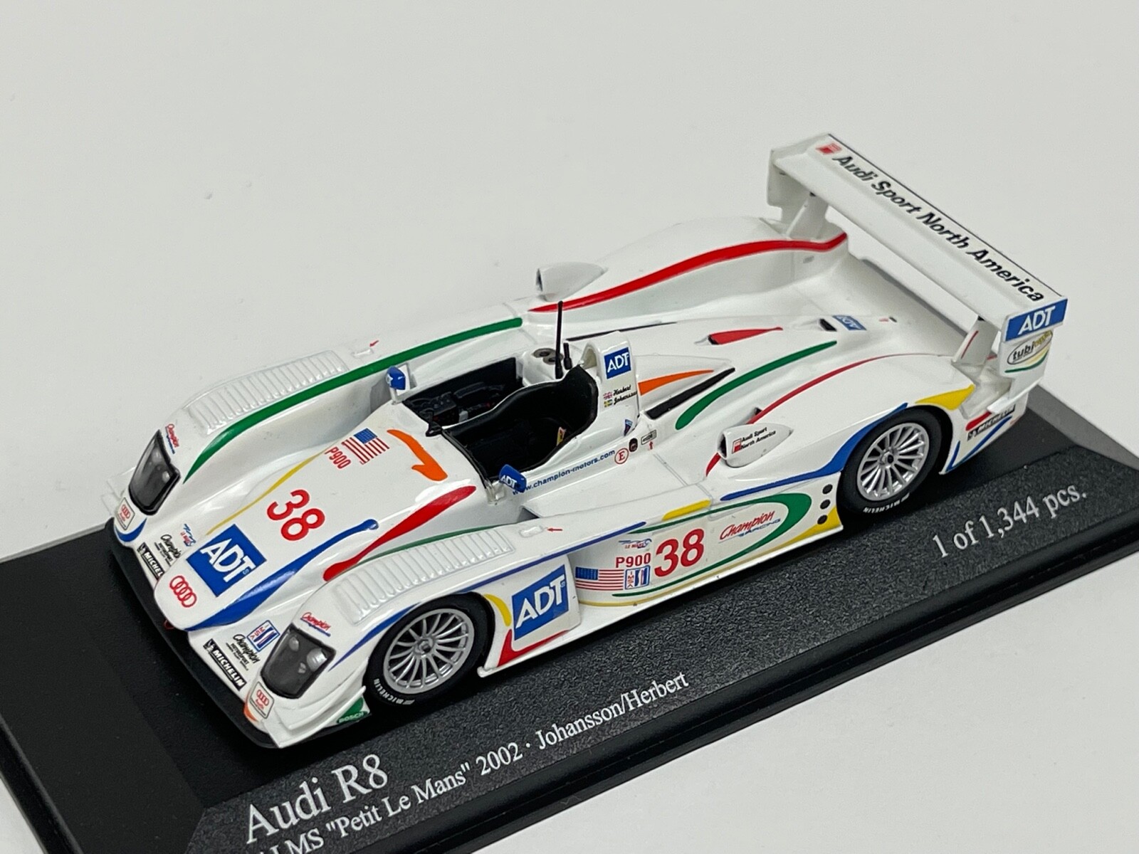 1/43 Minichamps Audi R8 Champion racing 2002 Petit Le Mans