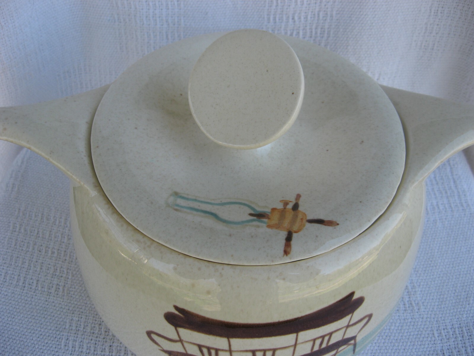 1950's Red Wing Casserole w/Lid-Rare Hearthside Line-Very Nice Condition.