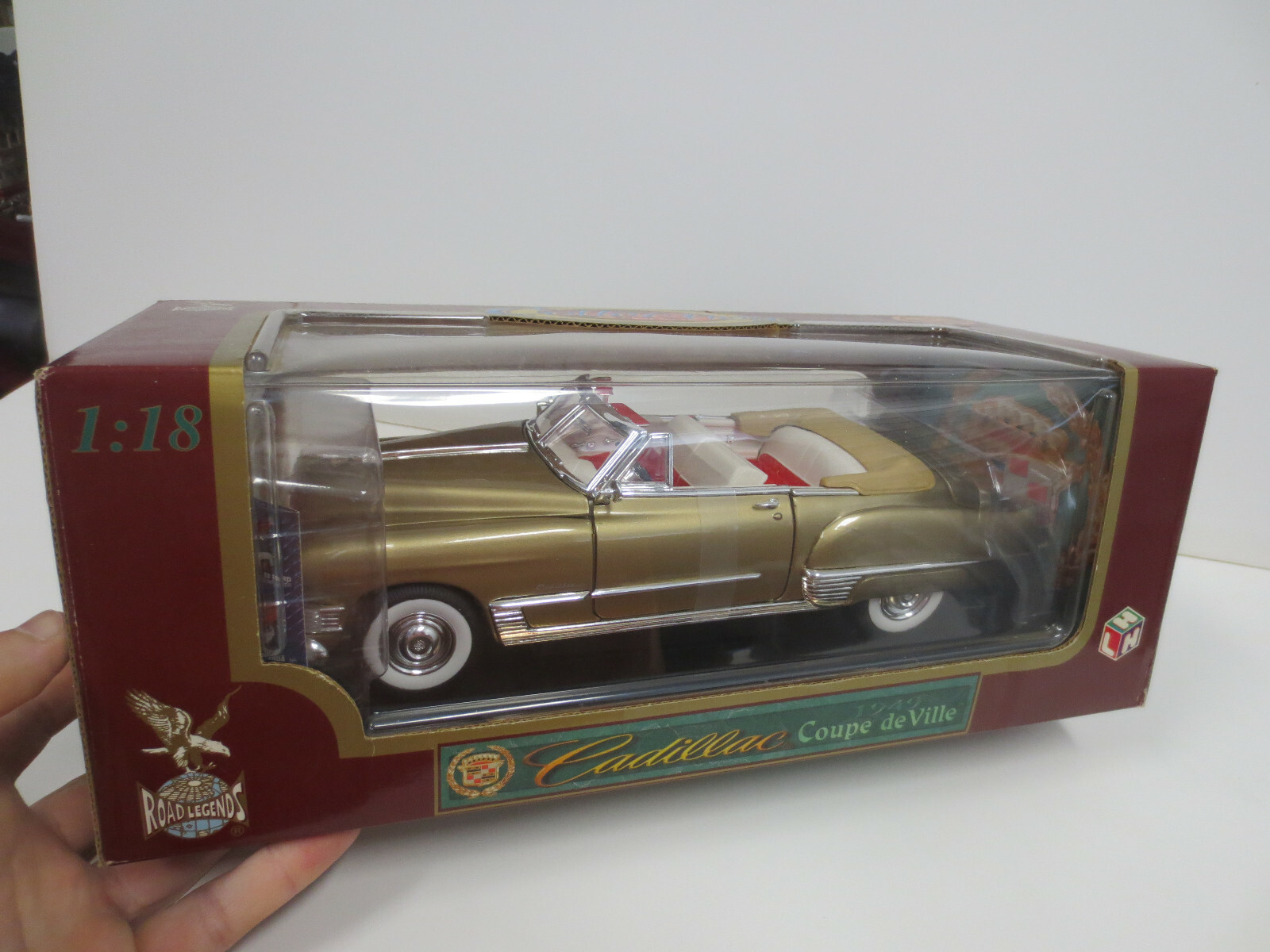 Road Legends 1/18 Diecast 1949 Cadillac Coupe De Ville (Gold