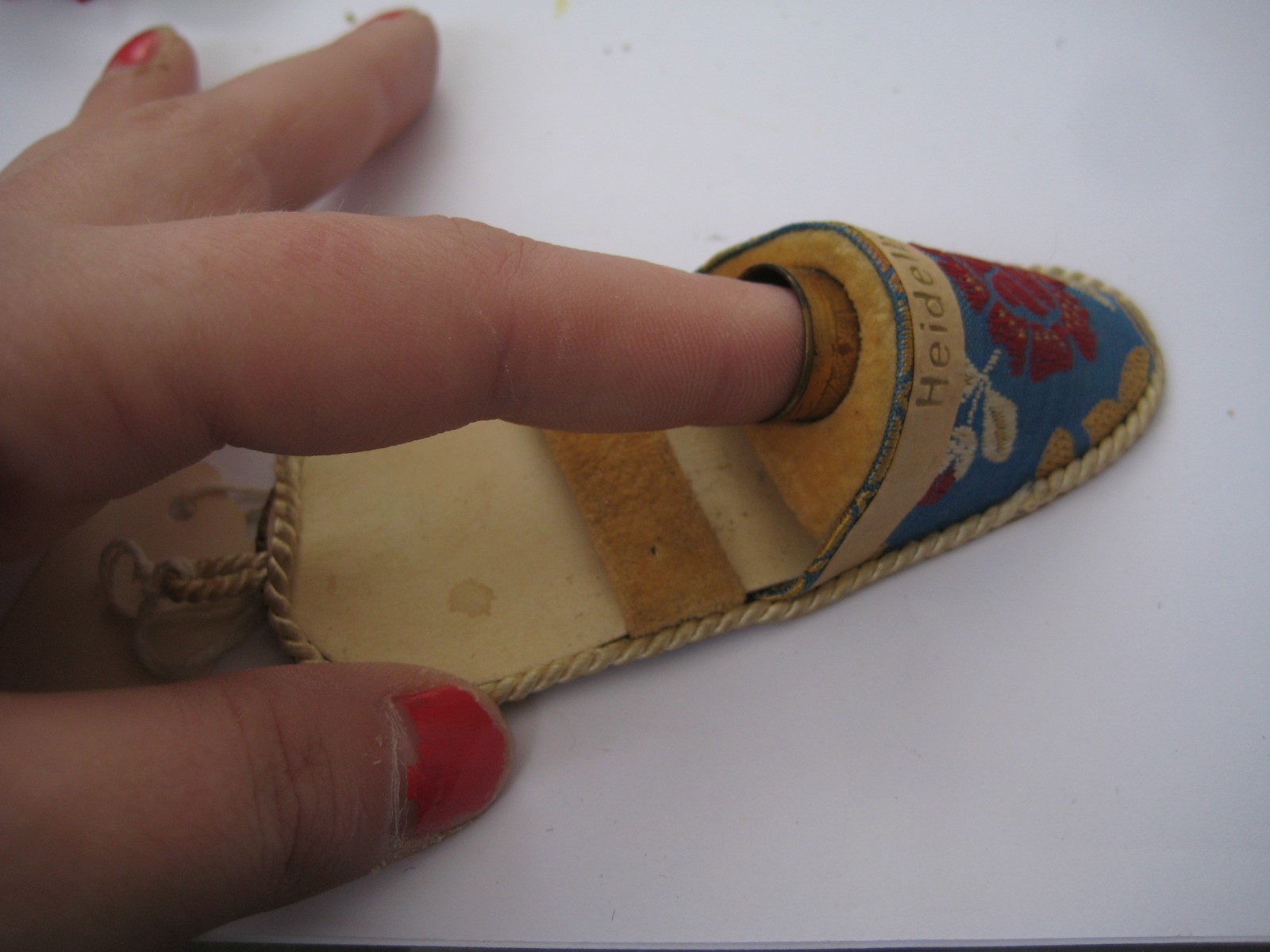 Vintage HSewing Kit in Shape of Slipper from Heidelberg  Thimble Hanging