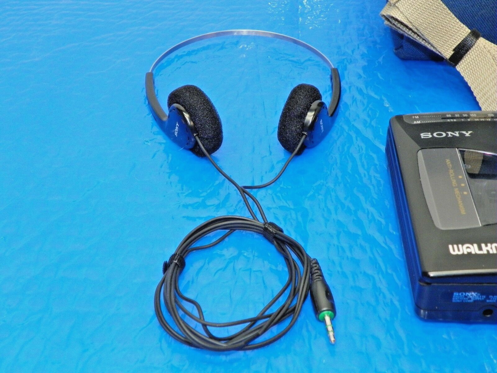 Vintage Sony Walkman FM/AM Cassette Player WM-FX10 and GE No. 3-5477A Player