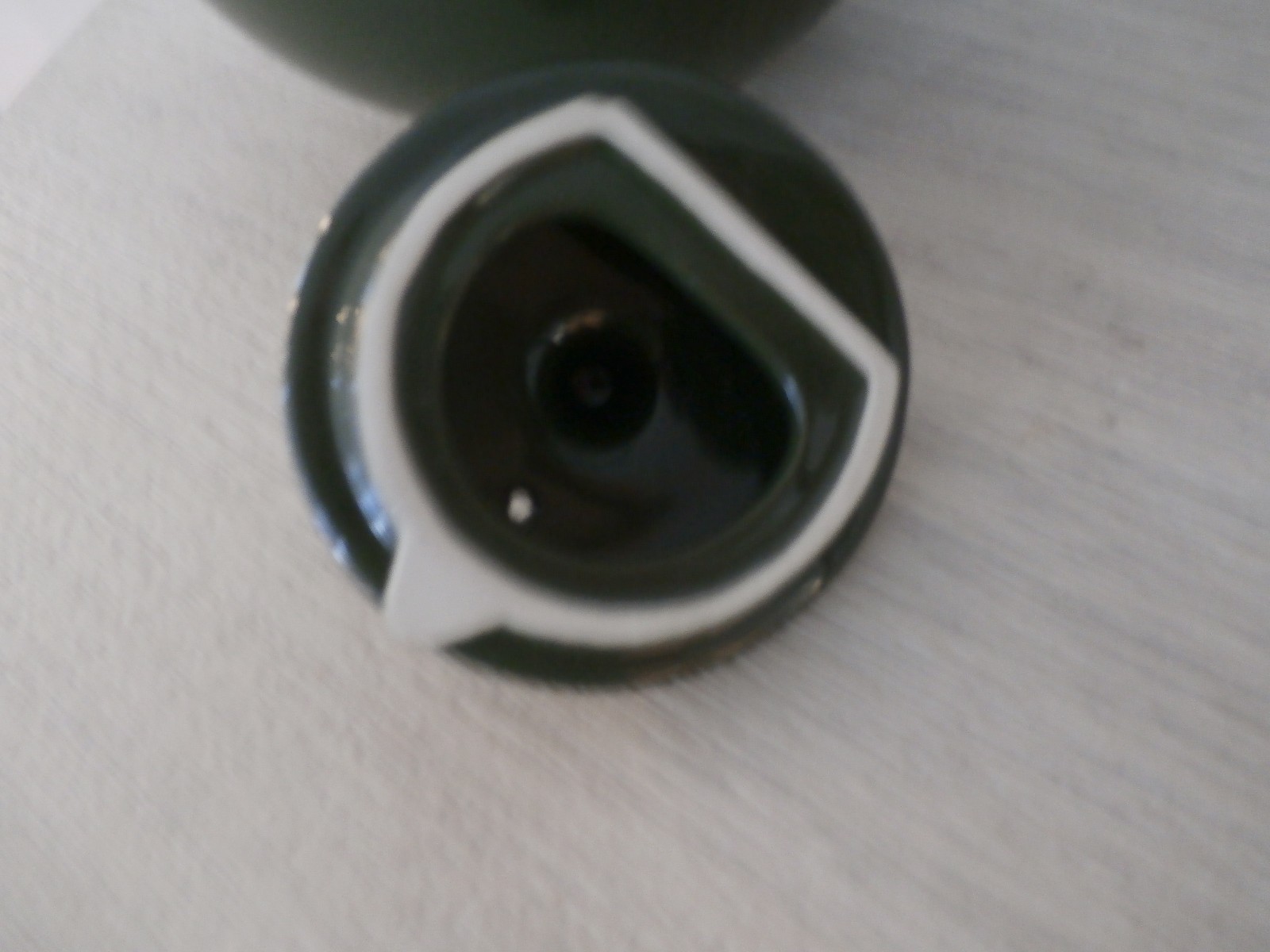 Dark GREEN POTTERY 4 Cup GLOBE TEAPOT Designed in BRITIAN Preowned EX CONDITION