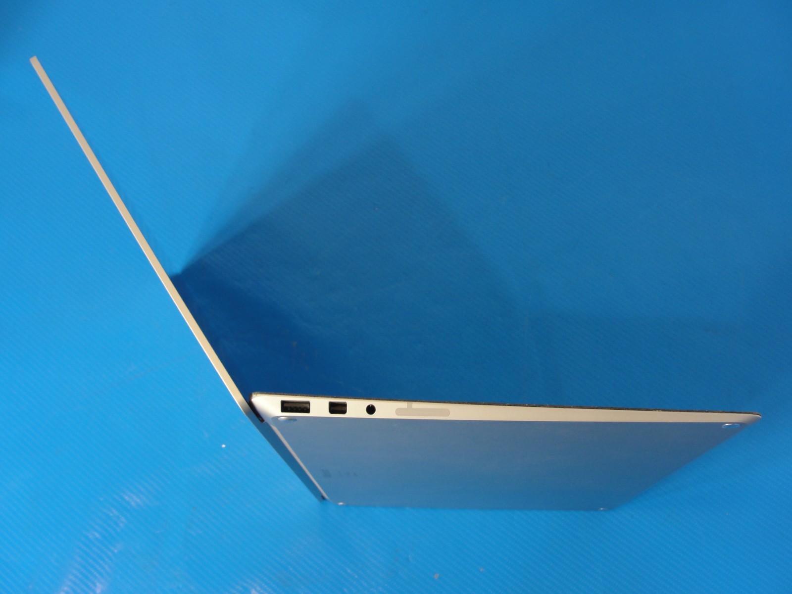 Microsoft Surface Laptop 2 i5-8350U 8GB RAM 256GB SSD Win 11 Pro - Thumbnail 8