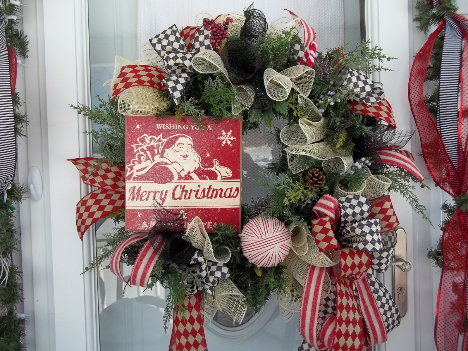 XL ~ MERRY CHRISTMAS VINTAGE SANTA SIGN~MESH~DOOR WREATH~BOW~RIBBONS~BERRIES