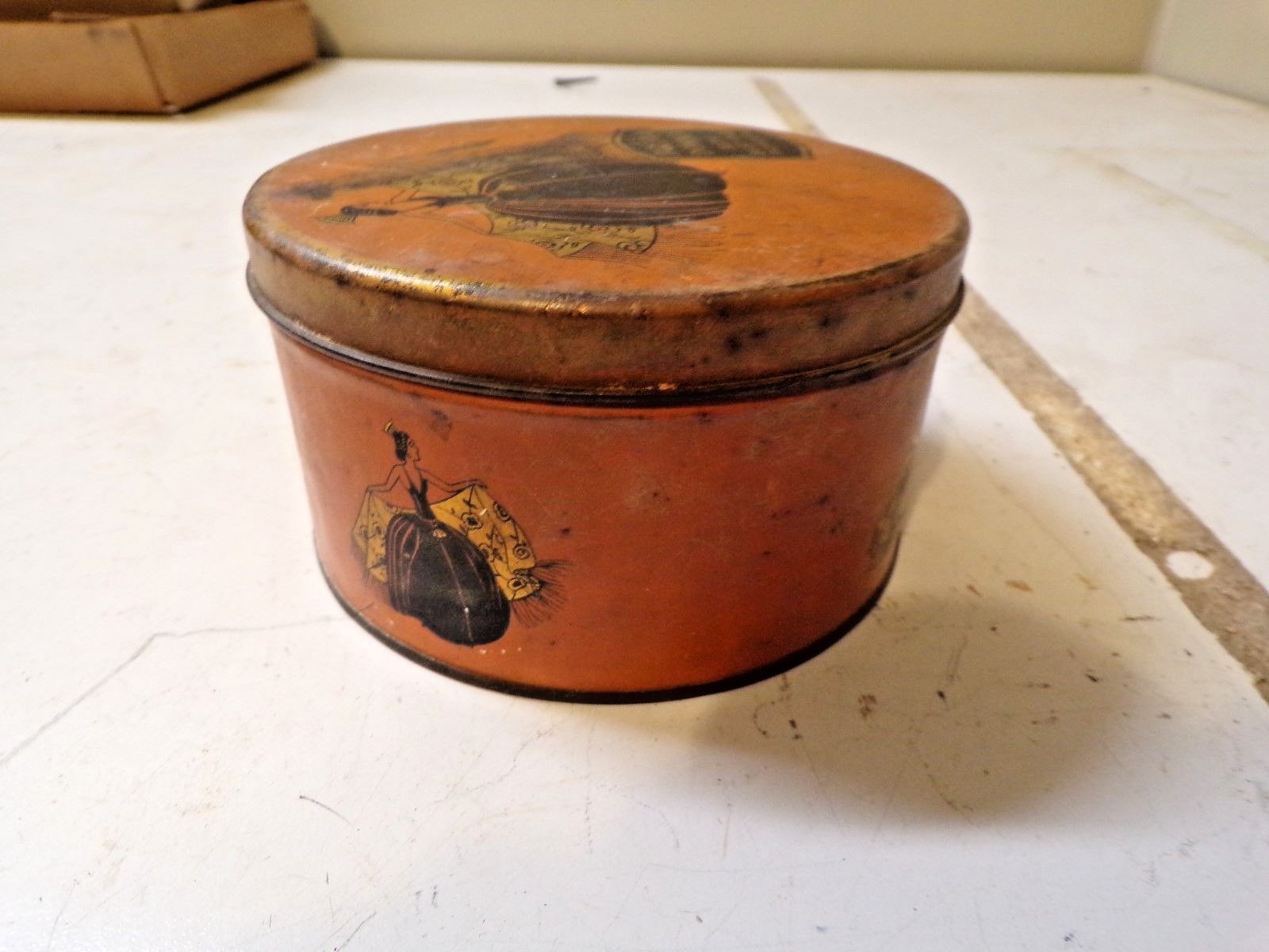 Old Prima Donna Bath Dusting Powder Tin