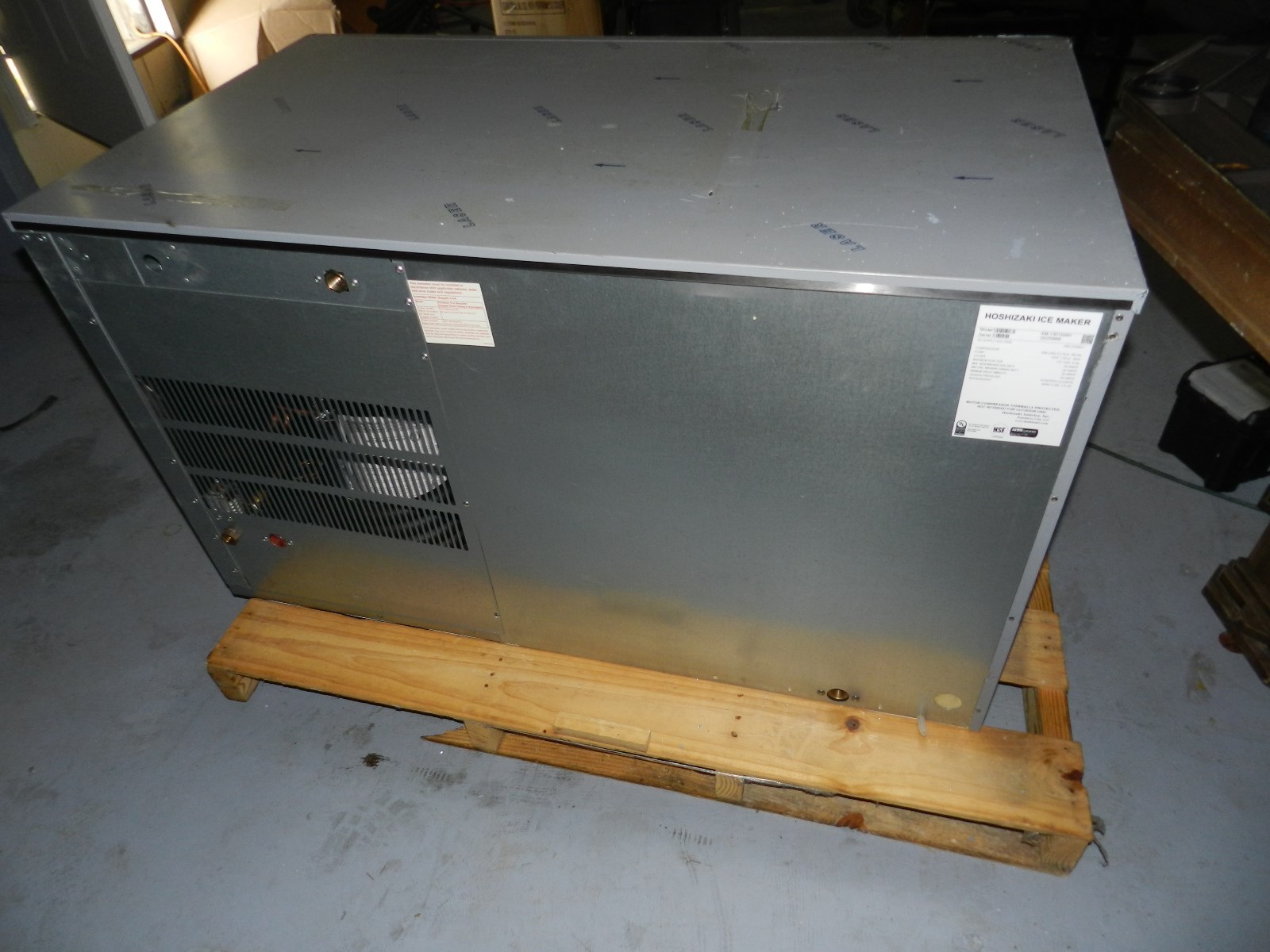 Hoshizaki KM-1301SWH, Crescent Cuber Icemaker,48'' Water-cooled