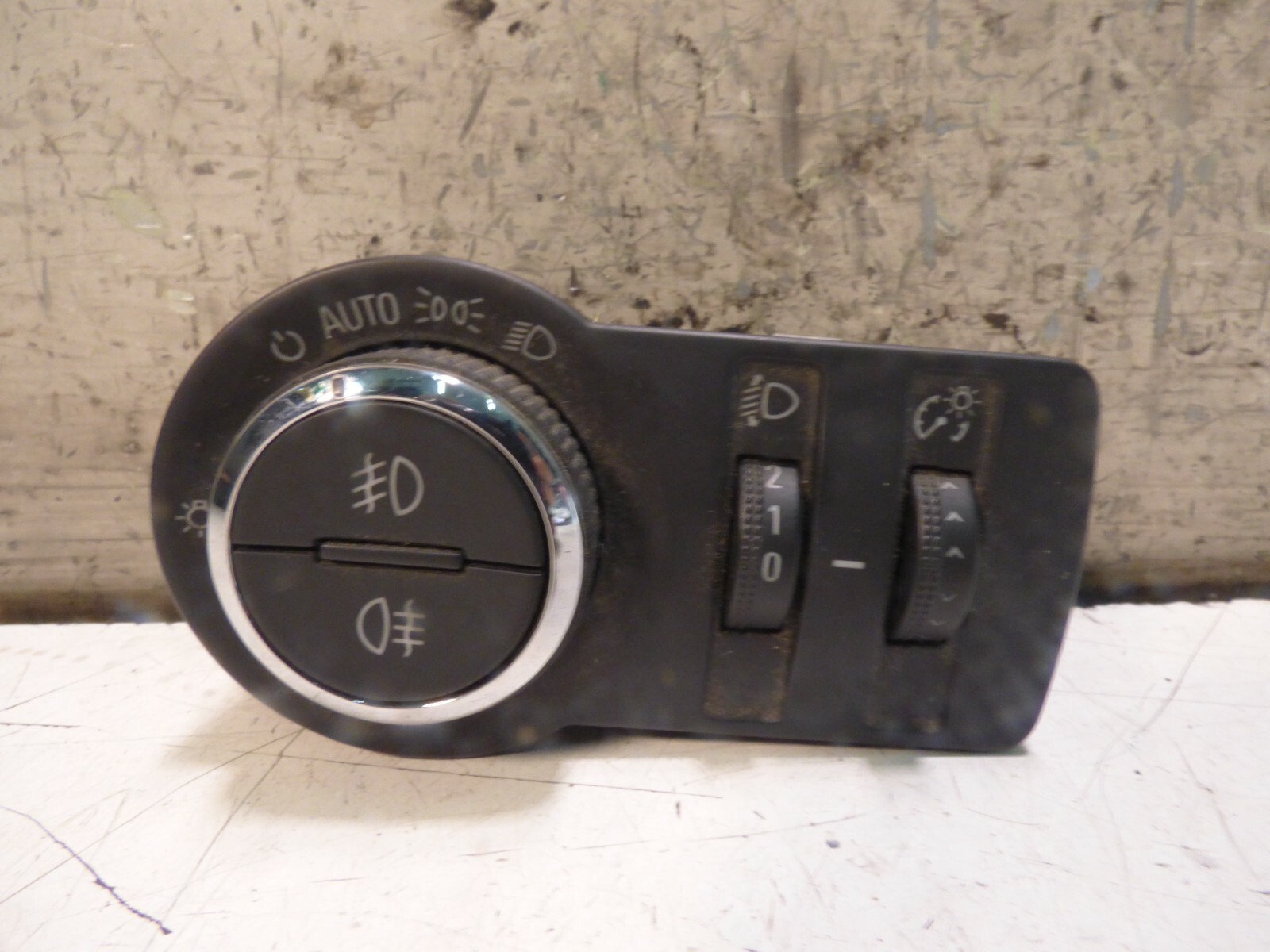 Interruttore luci OPEL ASTRA J 2010 13268702