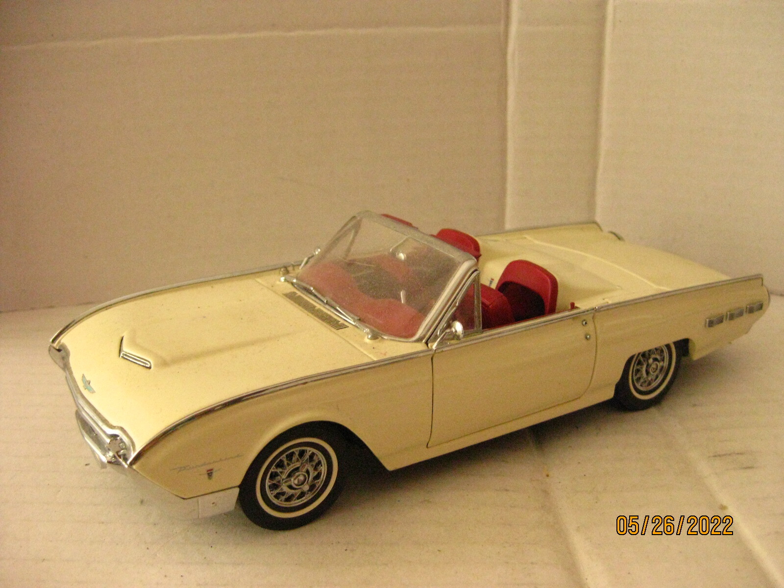 1962 FORD THUNDERBIRD SPORT ROADSTER 1/25 SCALE DIECAST BY