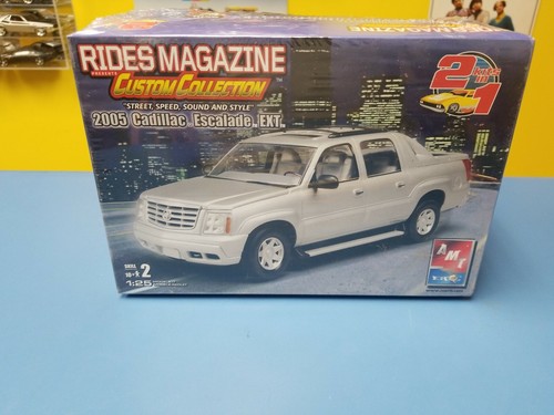 AMT 2005 Cadillac Escalade EXT プラモデル AMT 1/25 scale 2005 Cadillac Escalade EXT plastic model kit