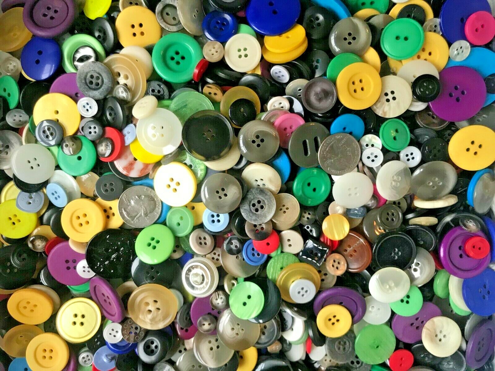 1 Pound of Buttons mixed color assortment mixed sizes 1/4  to 1 inch-bulk # 1 LB