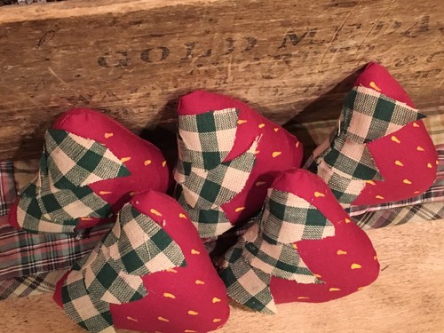 Primitive Strawberries Bowl Fillers Spring Summer Prim Rustic Décor Set  of 5