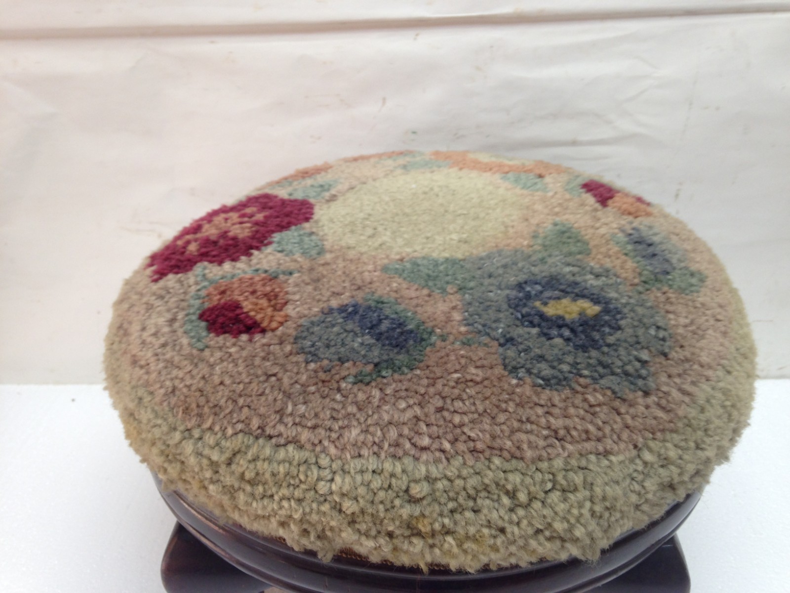 Vintage Foot Stool Wood Queen Anne Legs Round Latch Hook Floral Top