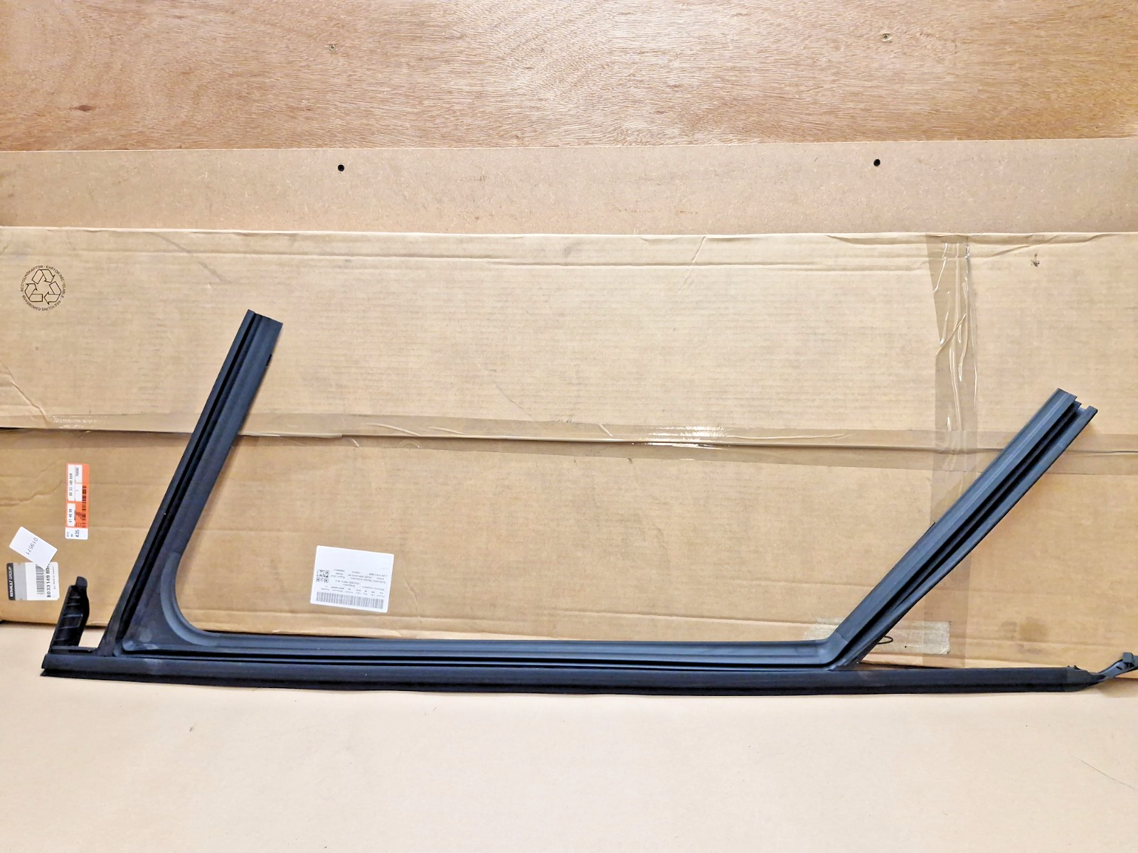Renault  Front Left Door Window Seal 803314980R Genuine New