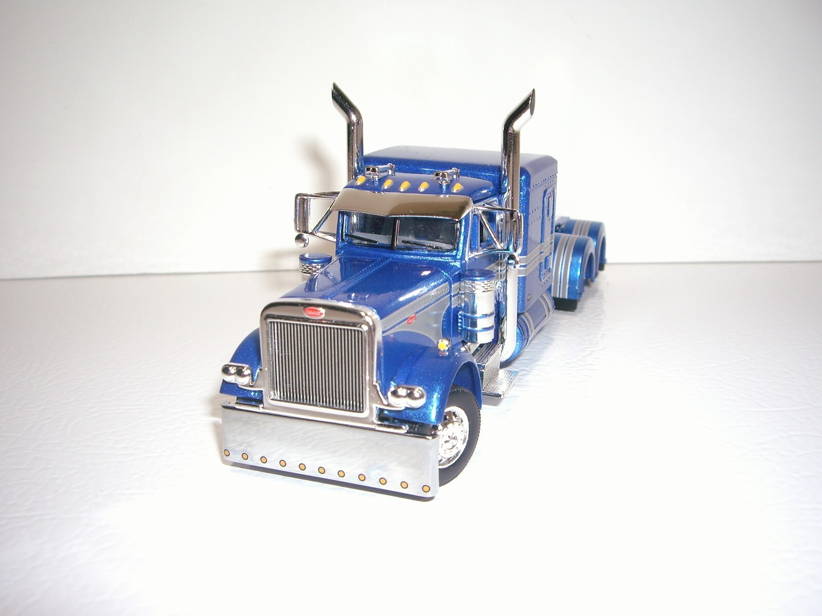 DCP FIRST GEAR 1/64 BLUE AND GRAY PETERBILT 379 WITH 63