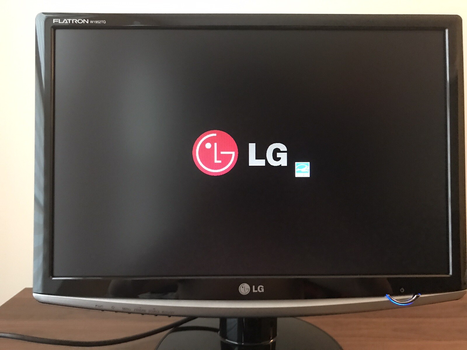 ゲーミングモニター　LG FLATLON 23型White Amazon.co.jp: LG 23型 ワイド フルHD 液晶モニター FLATRON