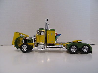 DCP 1/64 SCALE 379 PETERBILT SMALL BUNK (DAY CAB OPT) YELLOW,GREEN TOP & FENDERS 4