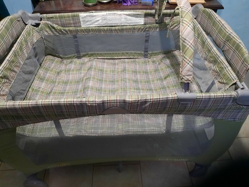 Evenflo BabySujte DLX Playard