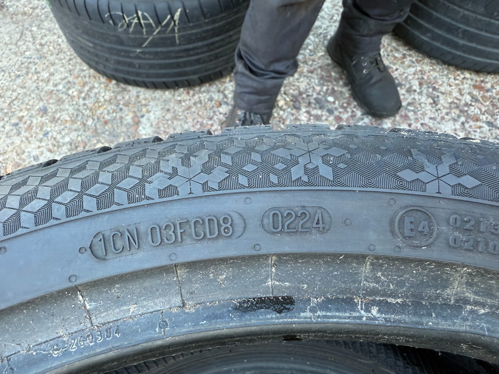 New 235 45 20 Continental, Winter, M+S, XL, 100V, x1 Tyre (F1_tyres) FOB YD289