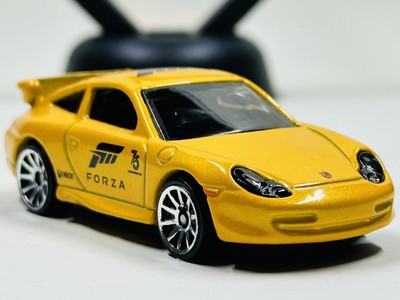 1999 Porsche 911 GT3 / 1:64 Scale Diecast Collectible Diorama Model