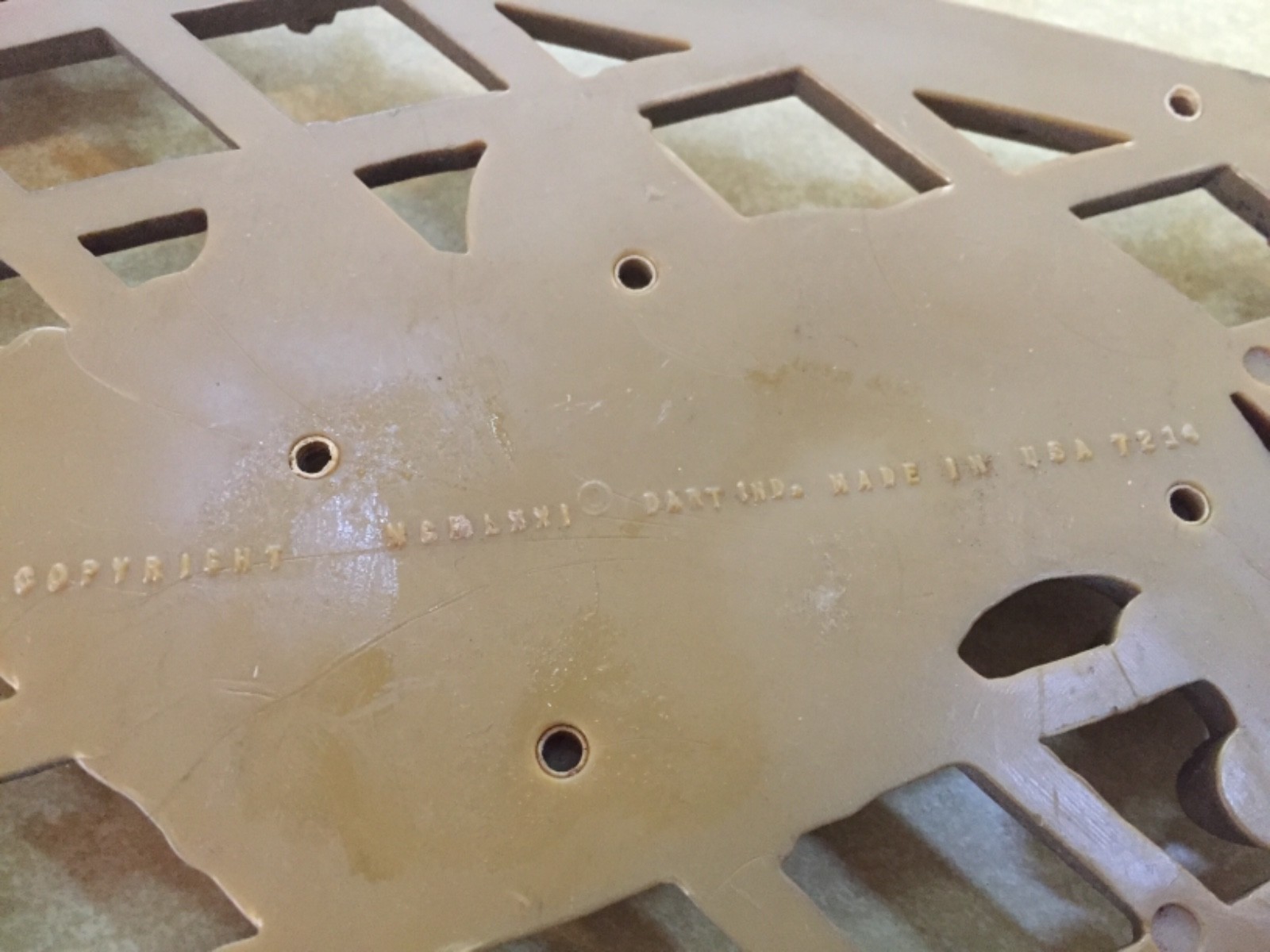 Vtg 2 Four Seasons Hollywood Regency Gold Wall Plaques Dart Syroco Plastic 1971