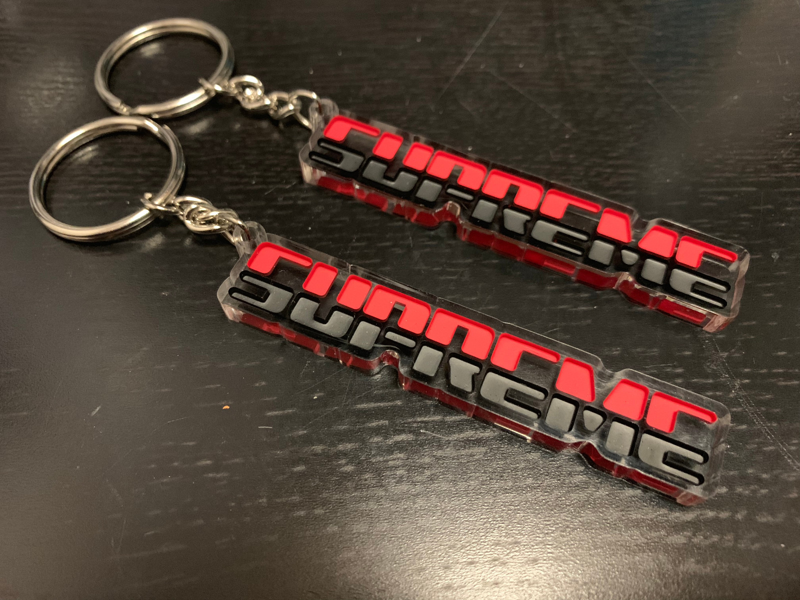 Supreme Floating Keychain 5色 red black RED BLACK SUPREME Embossed Keychain box logo camp cap key