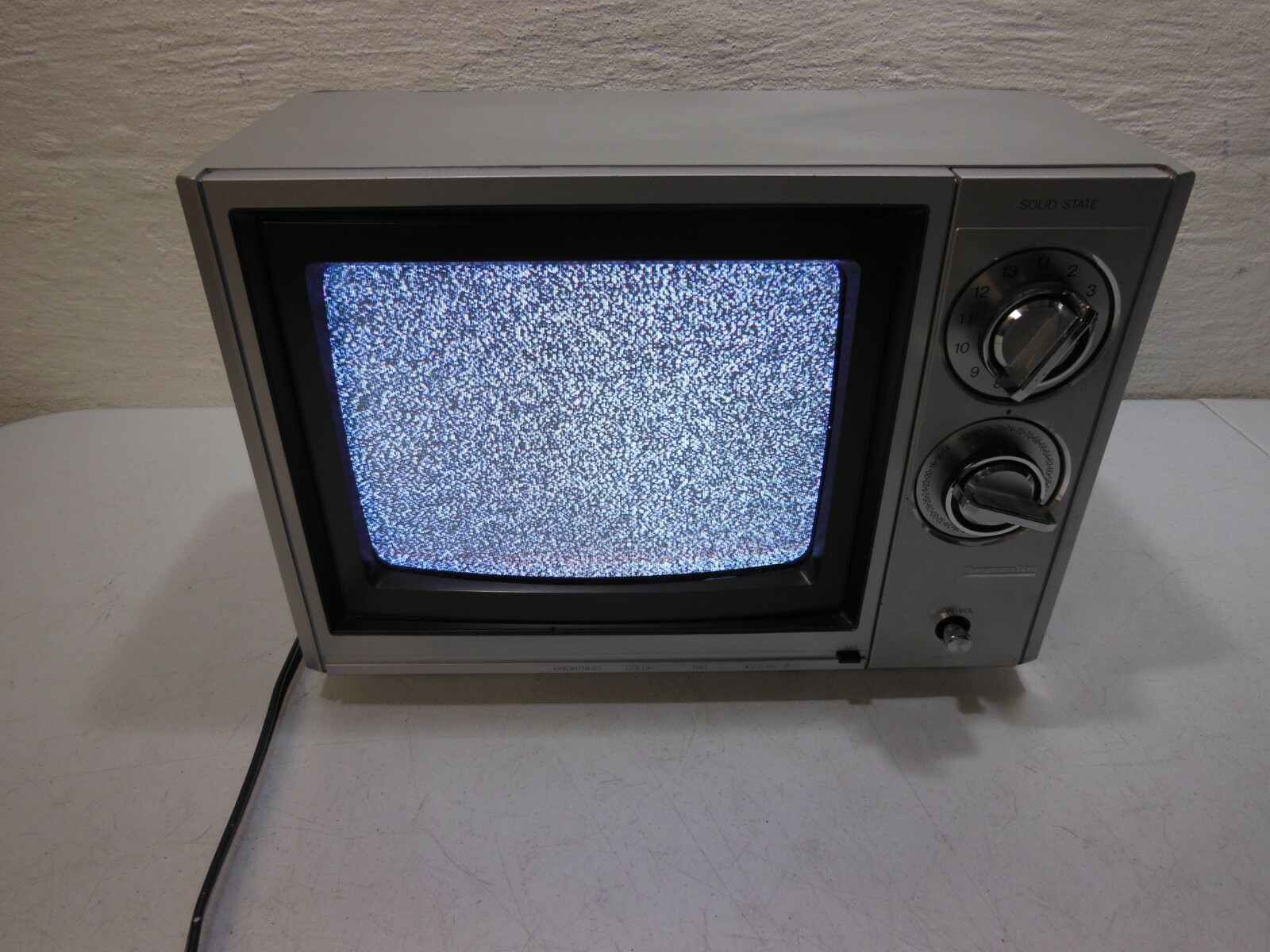 TV GUAM　1996 1986 Samsung BT-307MR Portable Color Television (working) | eBay