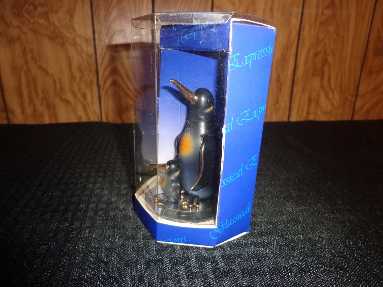 UNISON GIFTS GLASSICAL EXPRESSIONS HAND SCULPTED PENQUINS FIGURE