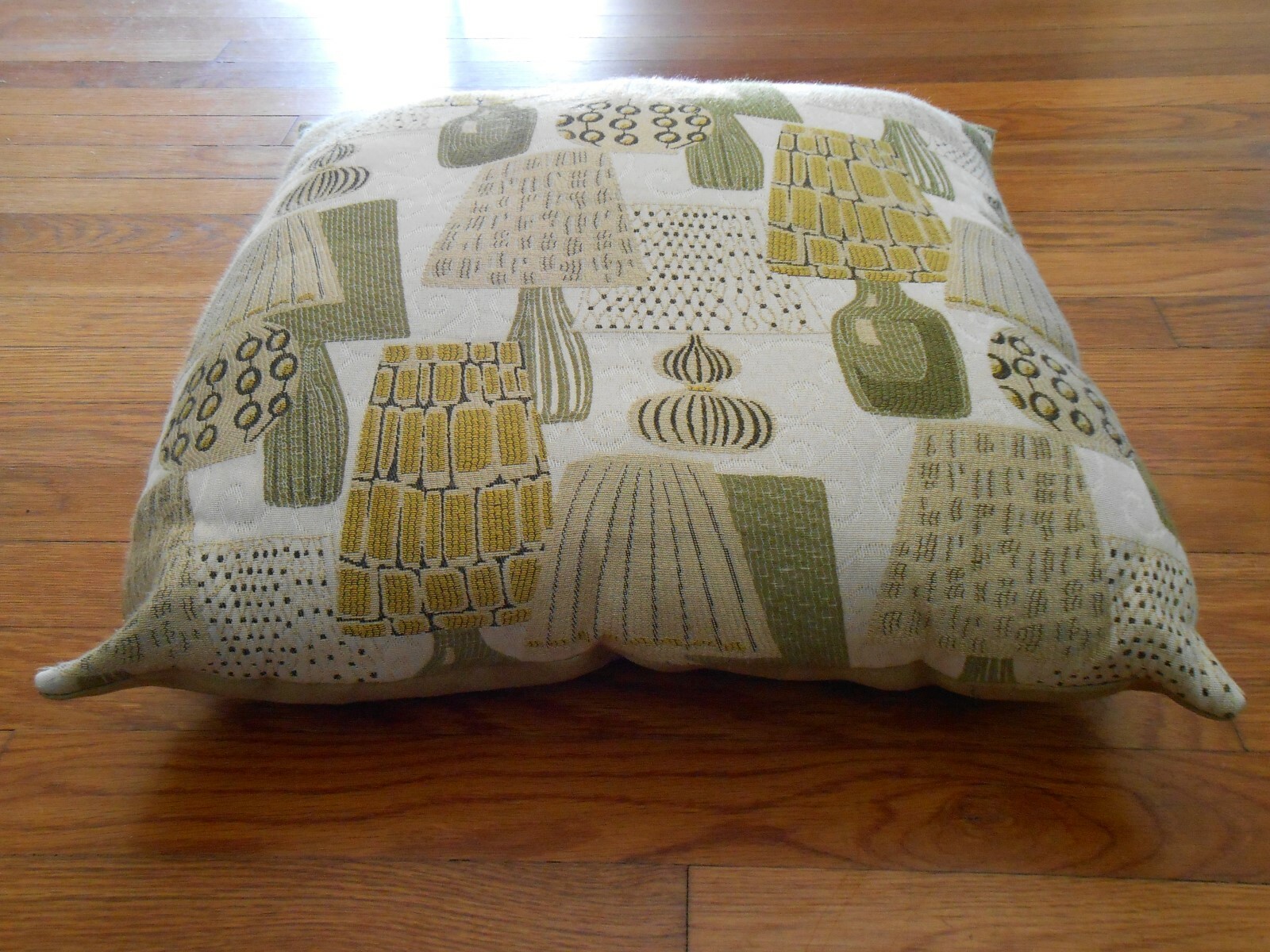 Retro Throw Pillow - Vintage Lamps Pattern - Shades of Green & Tan - Excellent
