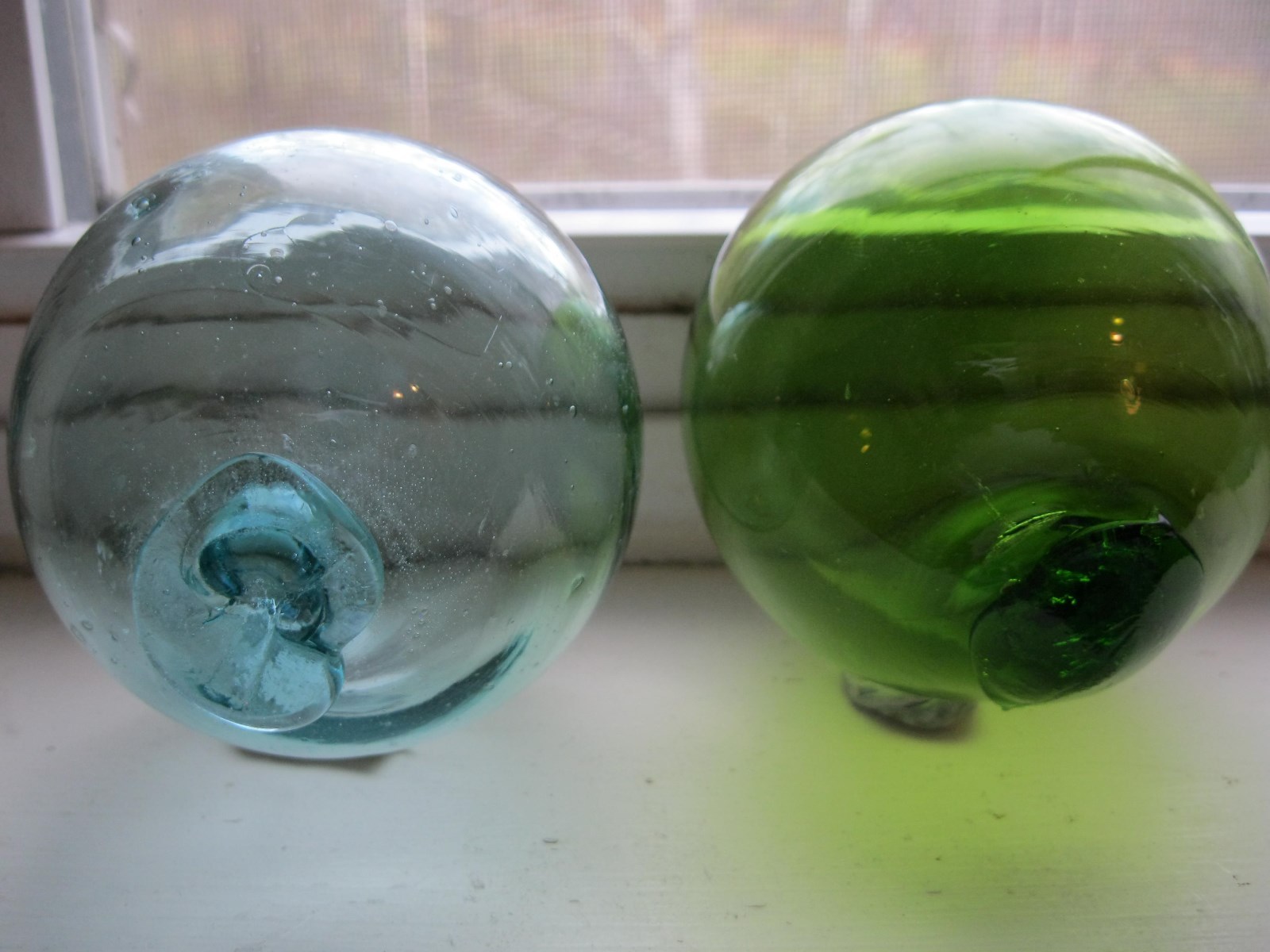 2 FISH NET BALLS/FLOATS LIGHT BLUE & GREEN INCLUDES 2 DISHES EXCEL CON 2