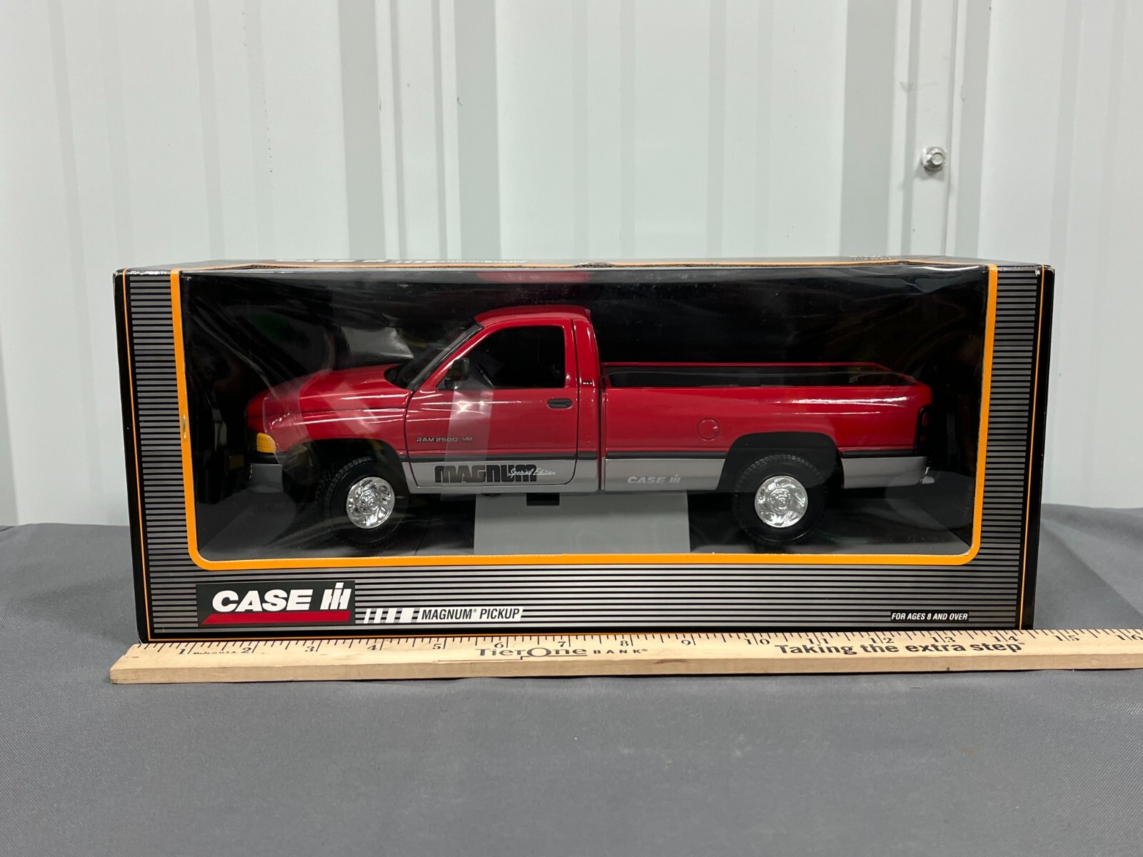 特売 Diecast Pickup V10 2500 Ram DODGE IH CASE Pickup ERTL Truck ミニカー