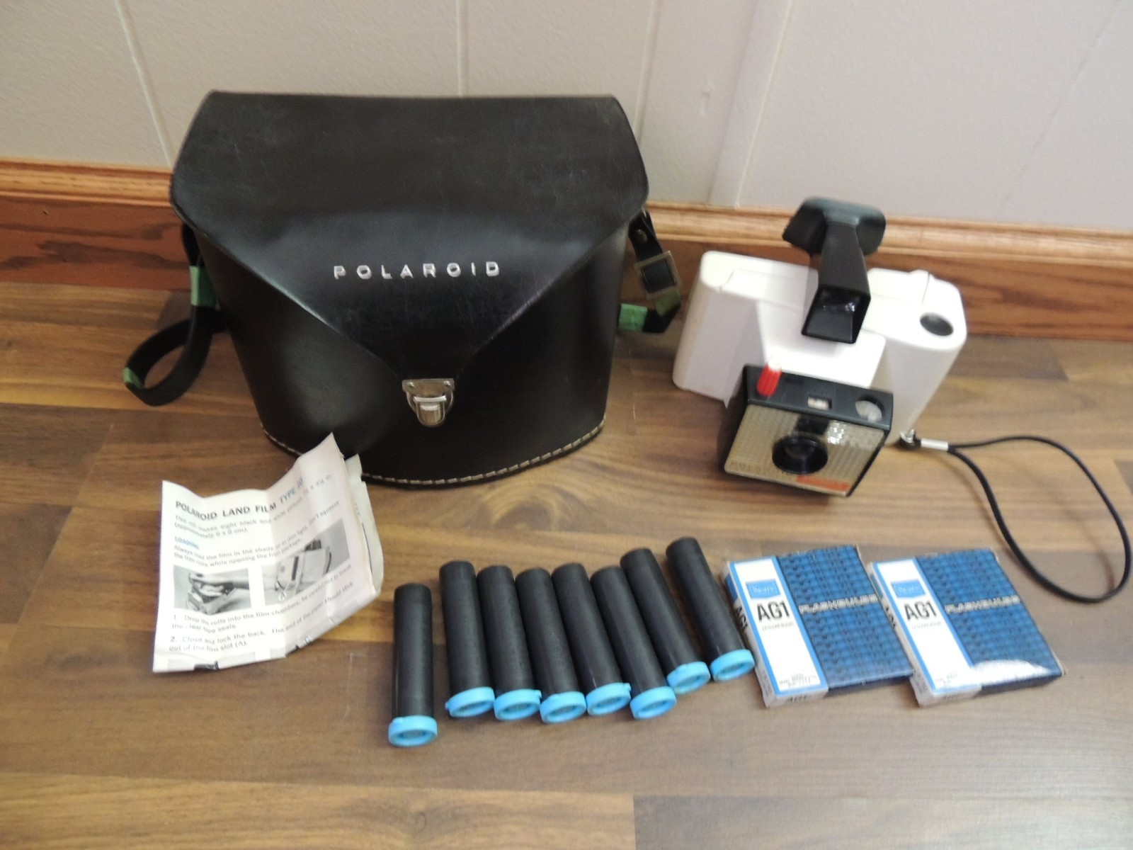 Polaroid Land Camera Swinger Model 20 With Case