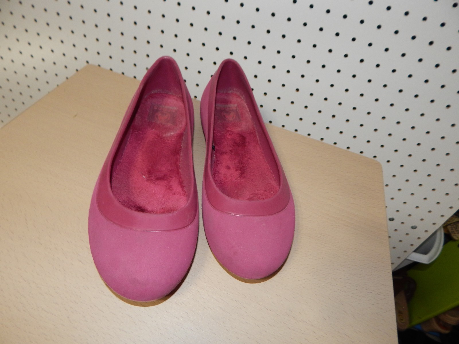 Womens crocs shoes - pink  - size 10
