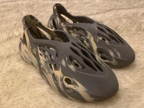 adidas yeezy foam rnnr moon grey