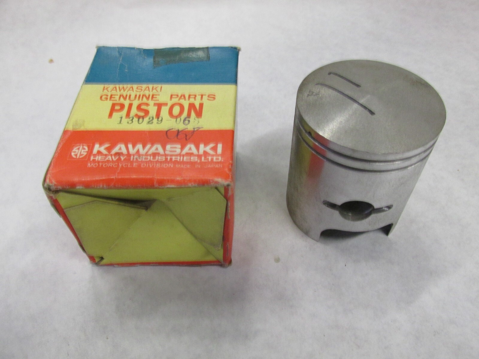 ミニカー KYOKUTO PISTON CRETE PY125-36A KYOKUTO PISTON CRETE. PY125-36A