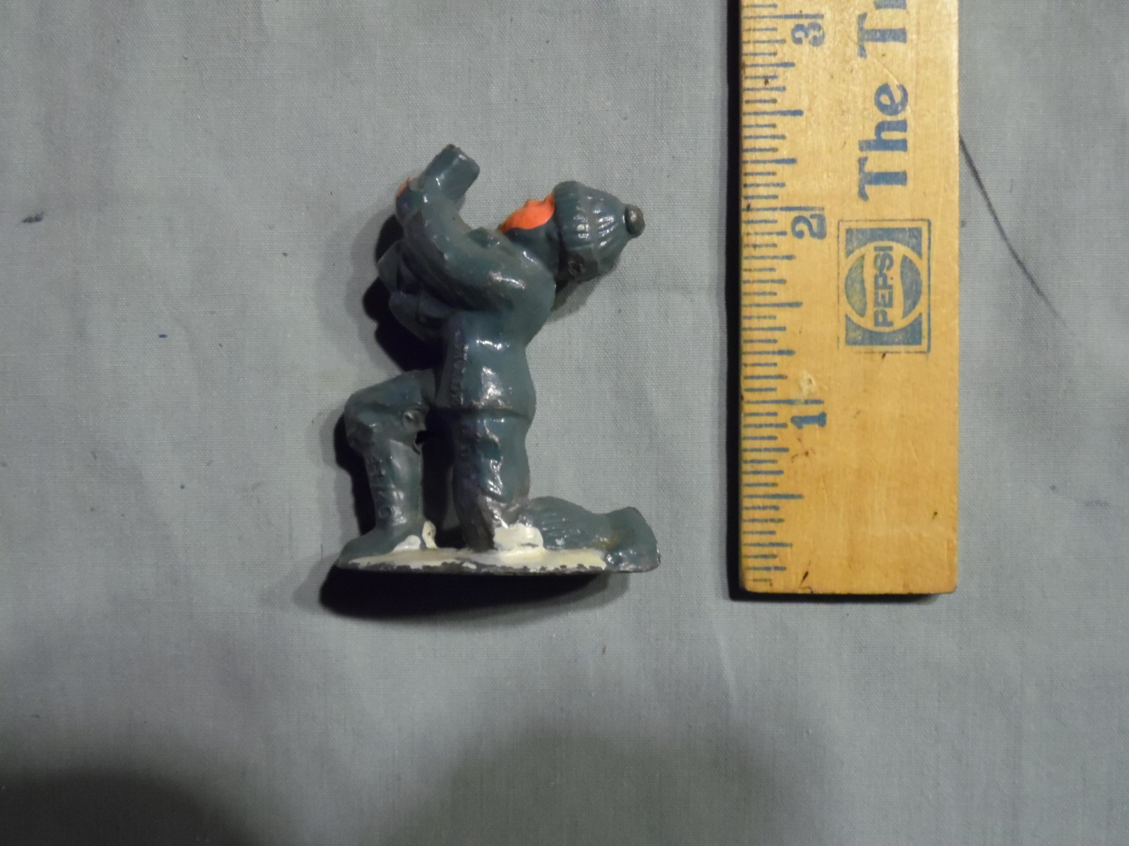 VINTAGE BARCLAY LEAD FIGURE MAN GATHERING WOOD LOGS MADE IN U.S.A. 41/40