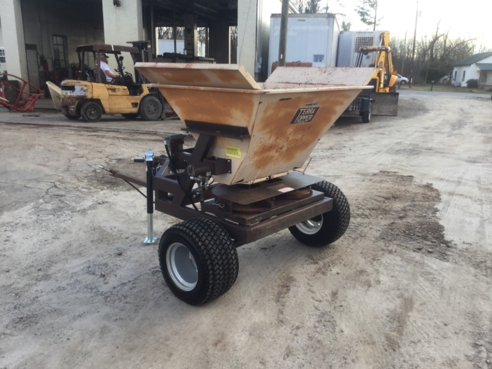NICE TERR-TOPPER  T-750 PULLTYPE HYDRAULIC TWIN SPINNERS HYDRAULIC   SPREADER