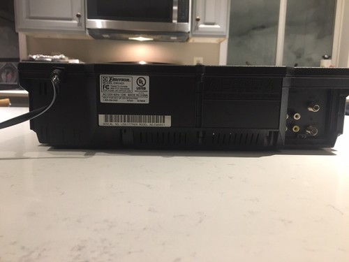 Emerson EWV401 VCR With Remote Control