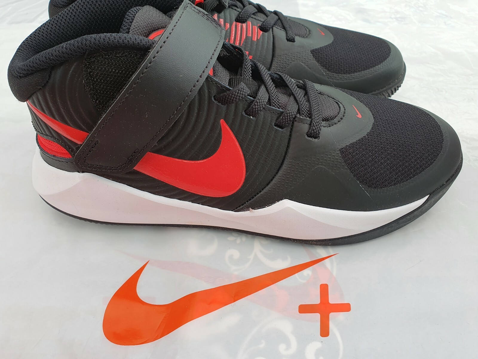 nike hustle d 9 flyease