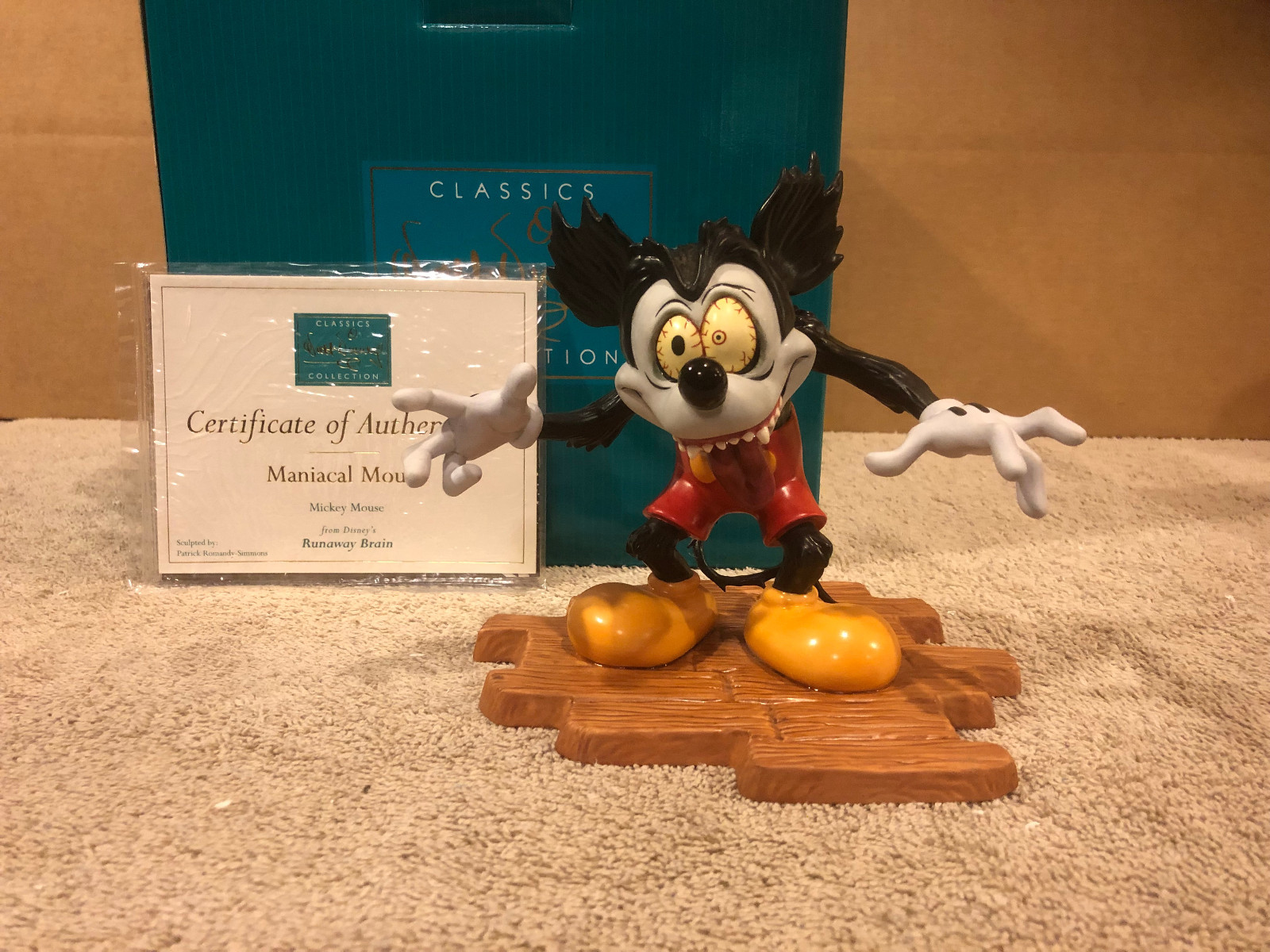 WDCC Runaway Brain - Mickey Mouse WDCC Runaway Brain - Mickey Mouse
