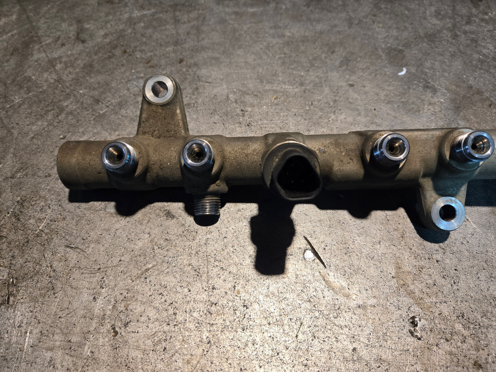 OEM Cummins Bosch 0445226167 5348915 Fuel Rail - Picture 6 of 7