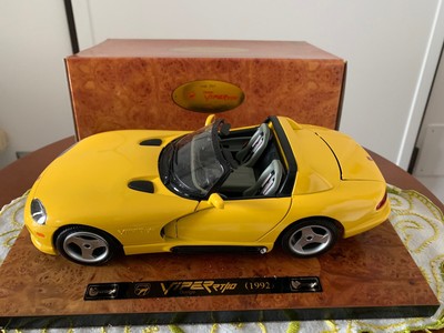 1:18 BURAGO DODGE VIPER RT/10 IN BOX COD. 3765