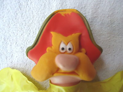 Vintage Set Of 2 Plastic Puppets And 2 Puppet Heads 