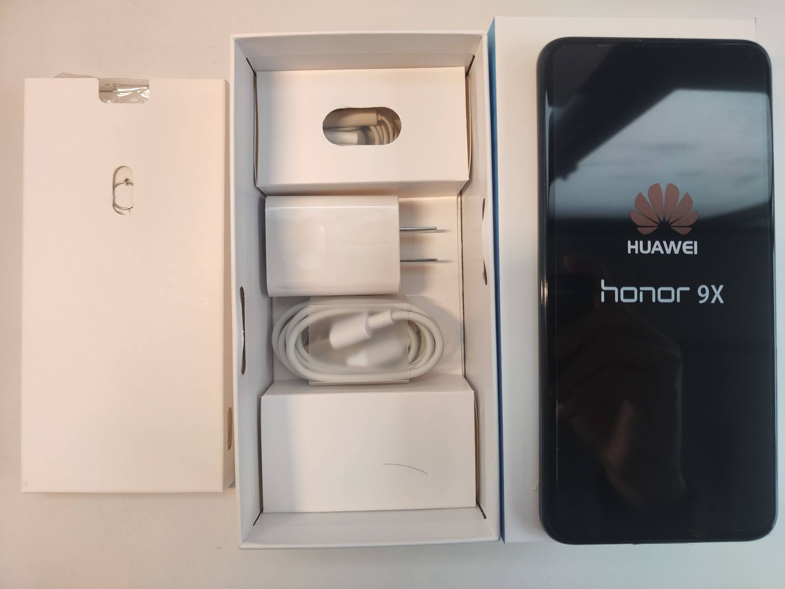 最安！即発送 新品 SIMフリー 国内版☆HUAWEI honor9 HUAWEI
