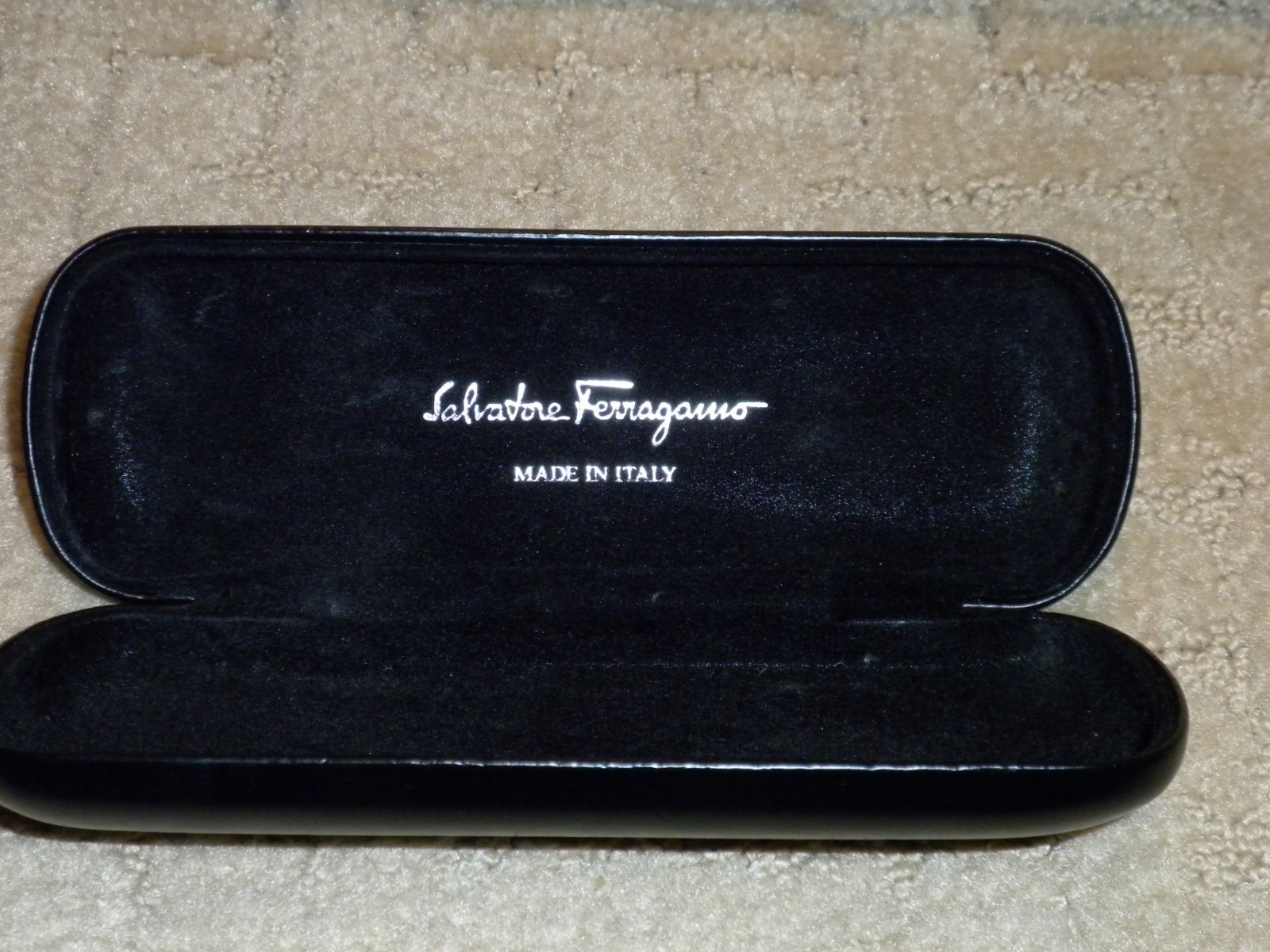 SALVATORE FERRAGAMO Italy Slim Eyeglass Clam Shell Hard Case Black Leather