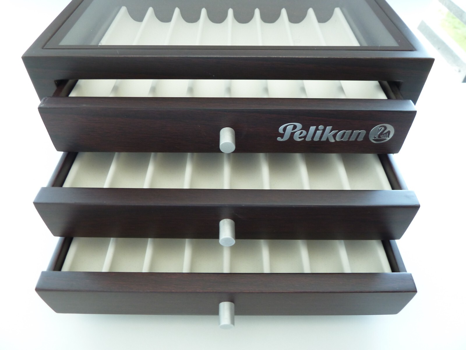 Pelikan Sammlerbox Für 24 Schreibgeräte – Walnussfurnier, Glasfront, 3 Schubladen
