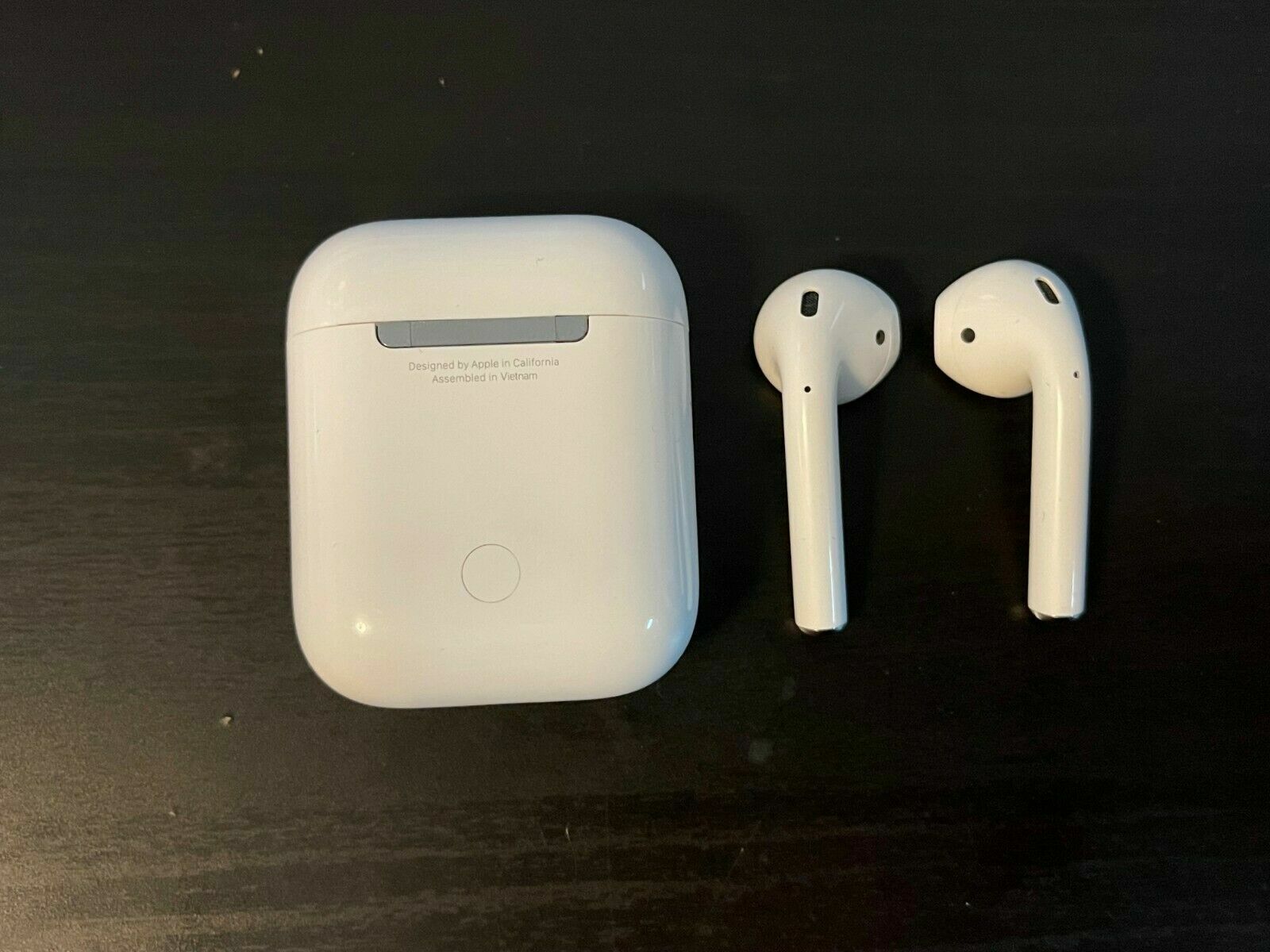 Apple AirPods White In Ear Headset with Charging Case 2nd Apple AirPods White In Ear Headset with Charging Case 2nd