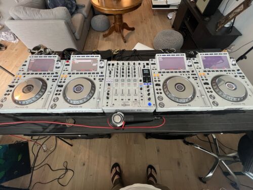 pioneer dj cdj 3000 white limited X4 And nexus 2 Signed by pioneer dj cdj 3000 white limited X4 And nexus 2 Signed by