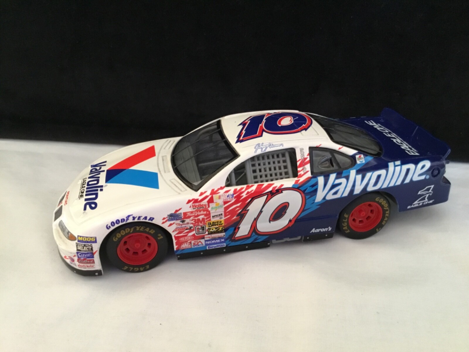 2001 Racing Champions NASCAR #10 Johnny Benson 1:24 Die cast